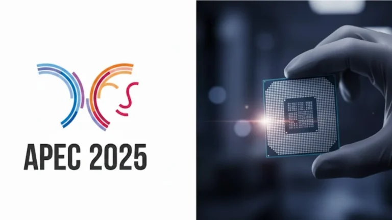 왼쪽에는 APEC 2025 로고가, 오른쪽에는 반도체 칩을 장갑 낀 손이 들고 있는 이미지가 배치되어 있다. 기술 혁신과 국제 협력을 상징하는 구도이다.